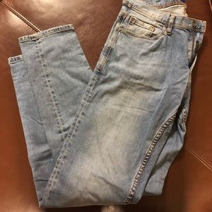 Light washed men’s jeans
